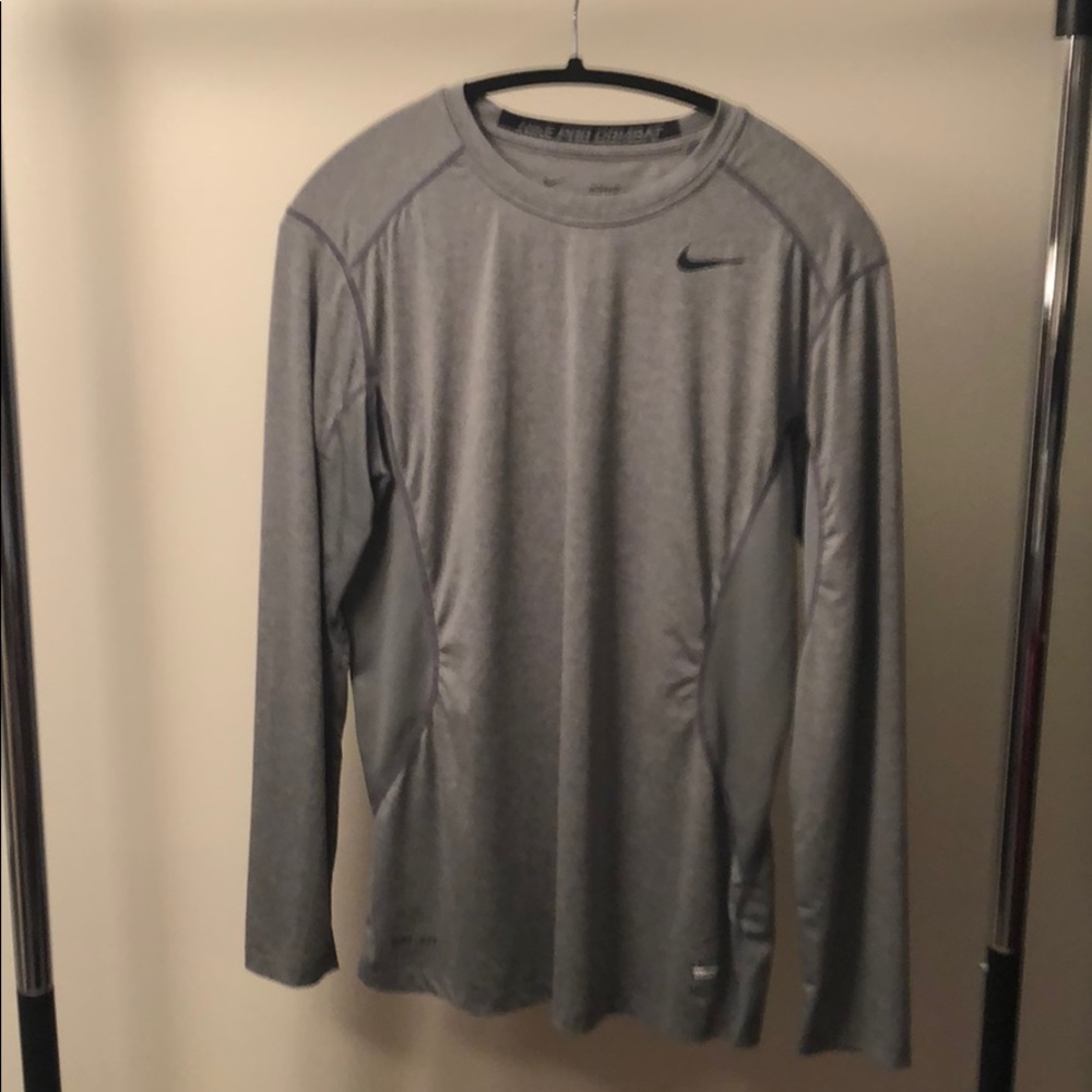 NIKE